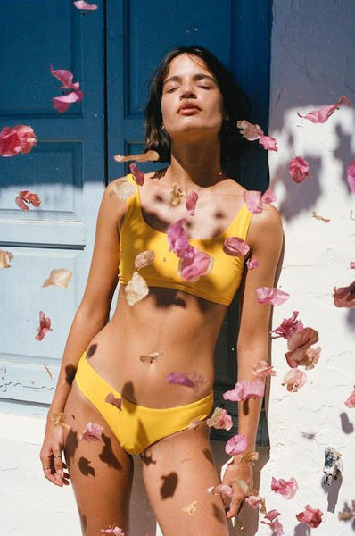Corine & Heide - Pierced Yellow